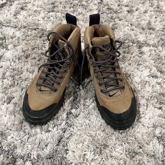 Nike Shoes - Nike Women's Tan and Black Boots